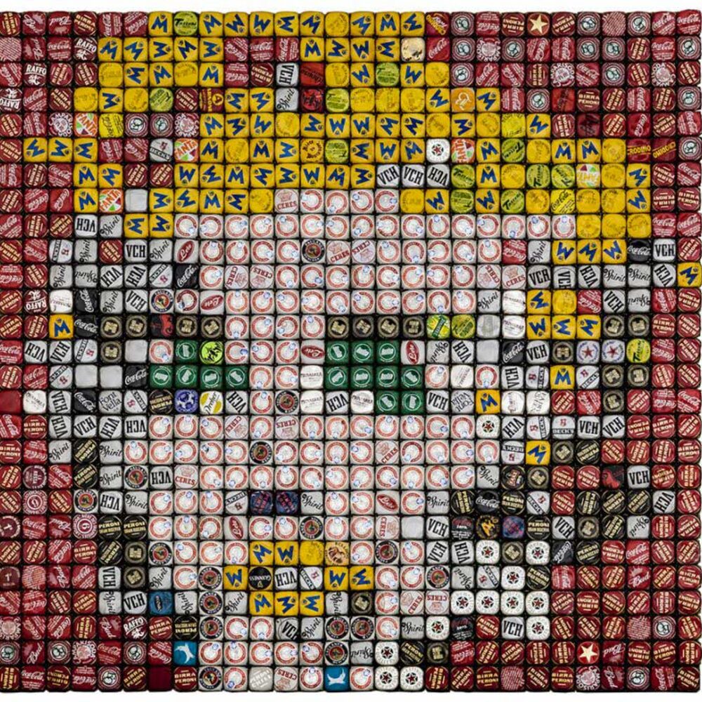 Marilyn: ritratto a mosaico di 841 tappi a corona, opera di Luigi Masecchia