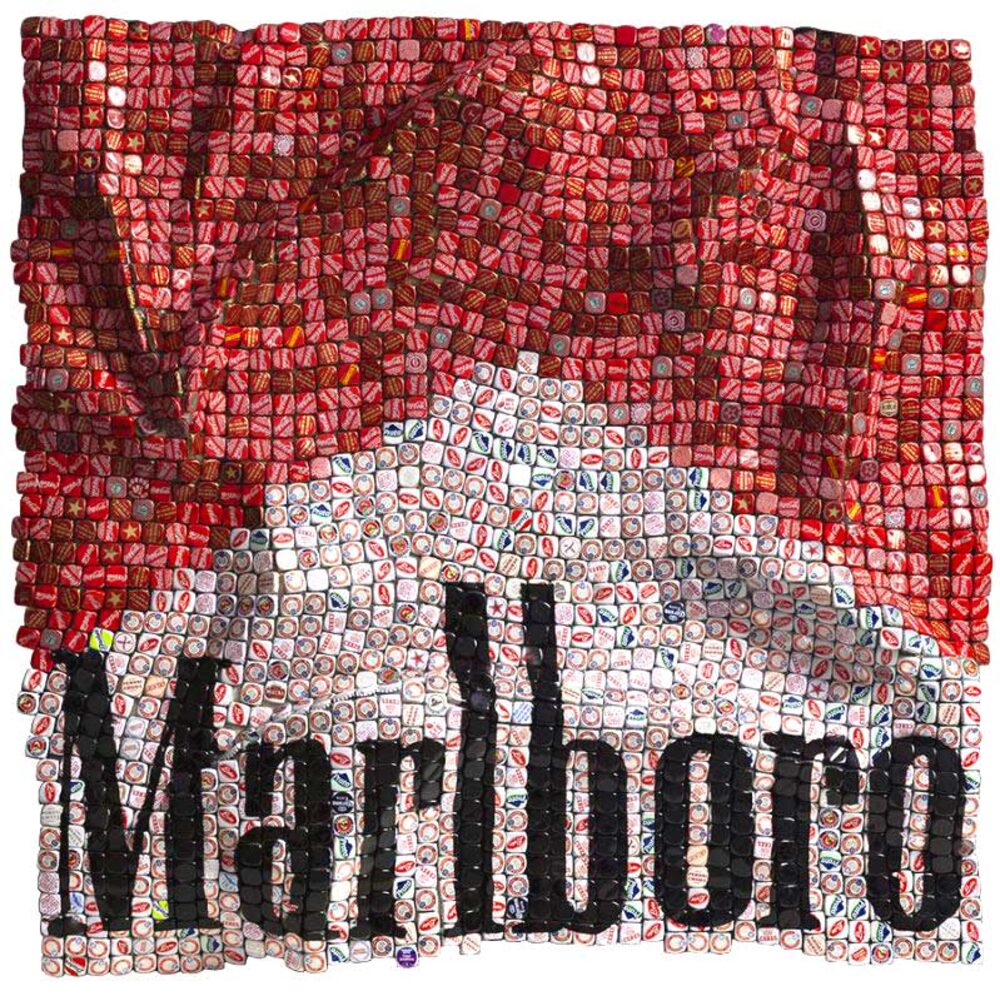 Marlboro: opera di Luigi Masecchia realizzata con tappi a corona