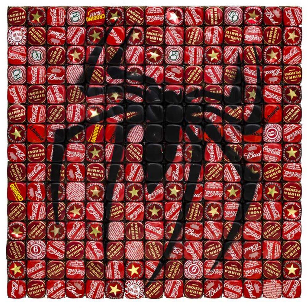 Spider: opera di Luigi Masecchia realizzata con tappi a corona