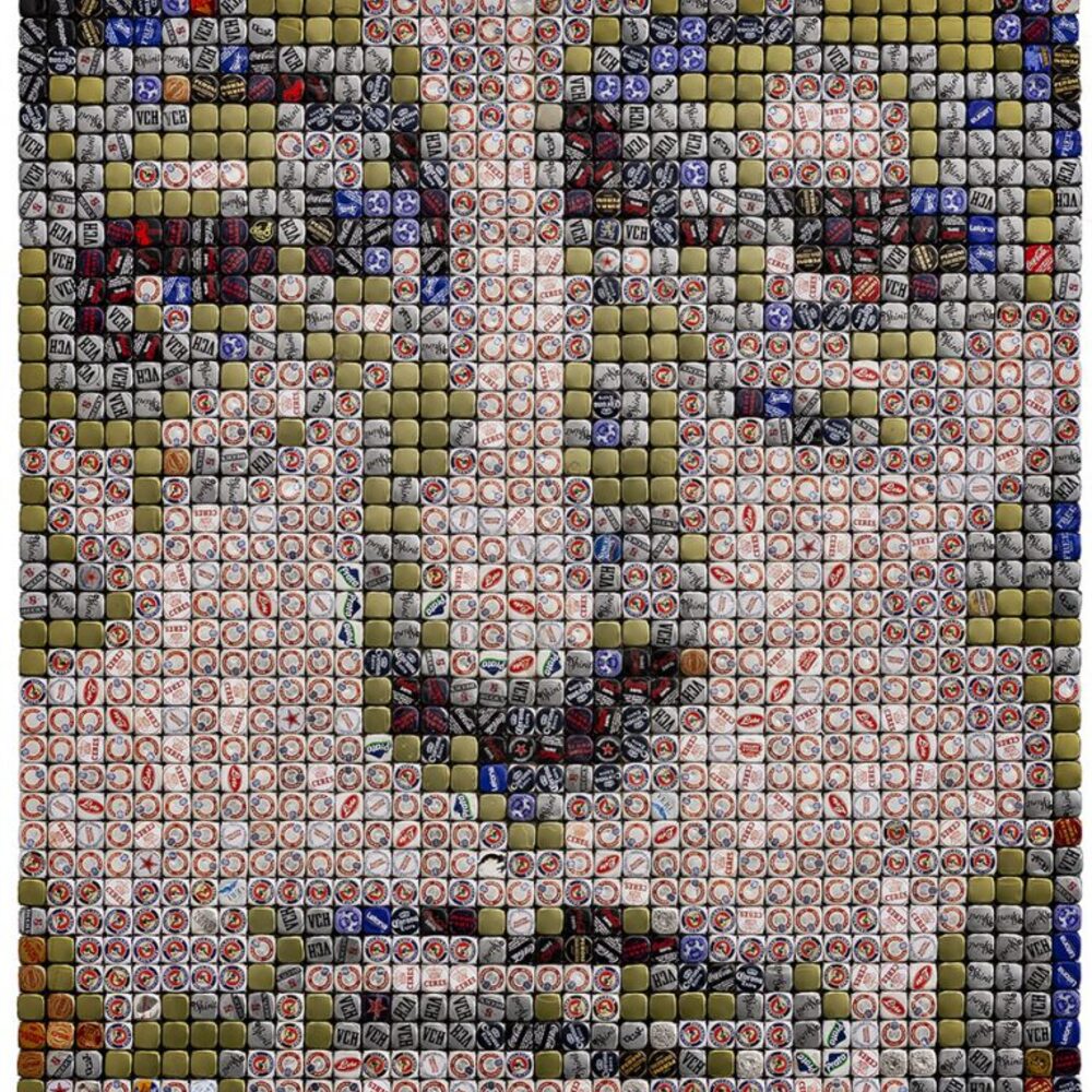 Totò: ritratto a mosaico di 1.482 tappi a corona, opera di Luigi Masecchia (2016)